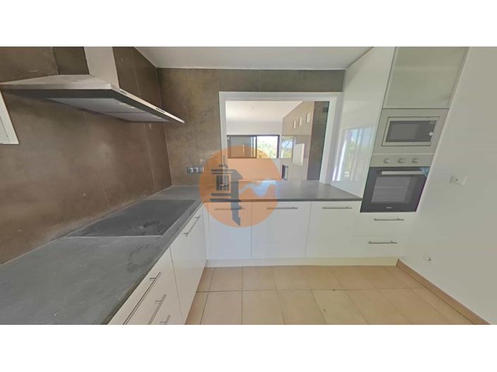 Image No.19-3 Bed House for sale