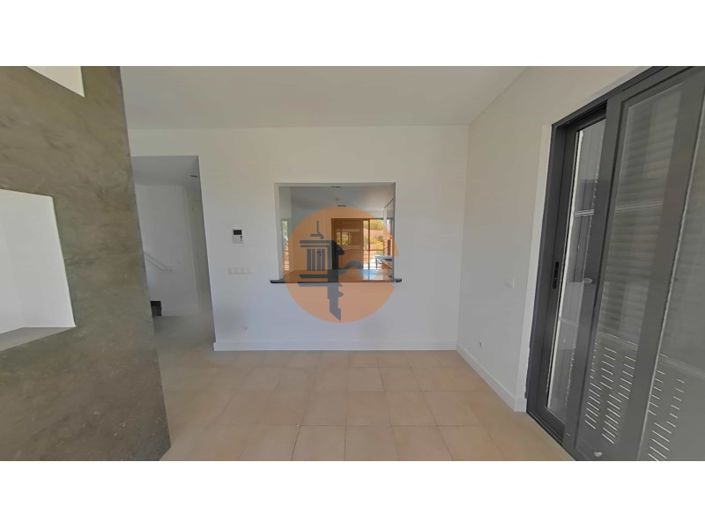 Image No.22-3 Bed House for sale