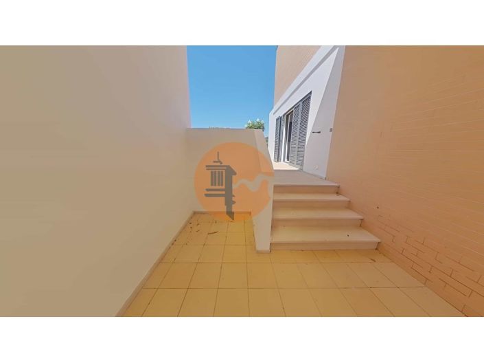 Image No.25-3 Bed House for sale