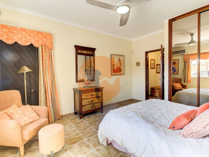 Image No.10-3 Bed House for sale