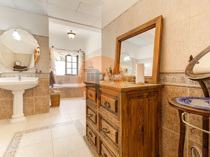 Image No.12-3 Bed House for sale