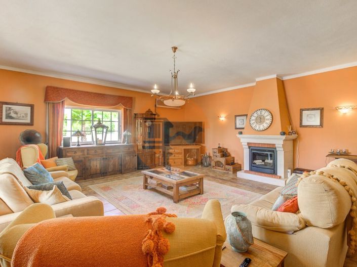 Image No.19-3 Bed House for sale