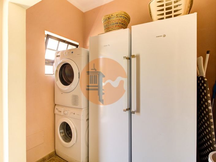 Image No.21-3 Bed House for sale