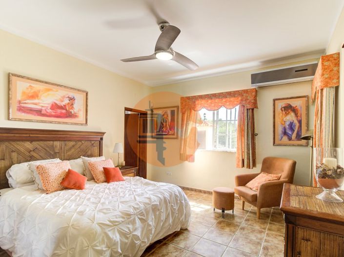 Image No.8-3 Bed House for sale