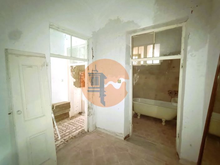 Image No.14-4 Bed House for sale