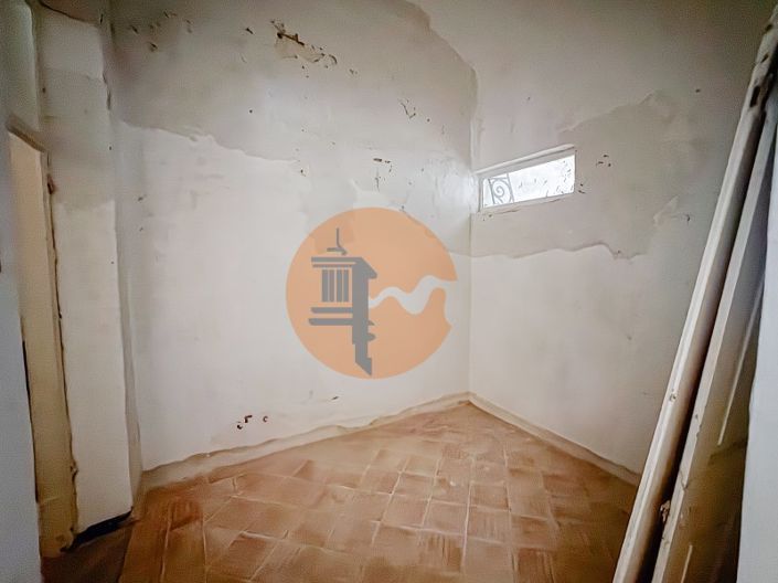 Image No.17-4 Bed House for sale