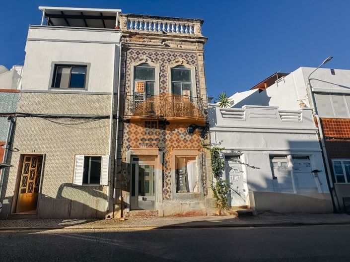 Image No.2-4 Bed House for sale