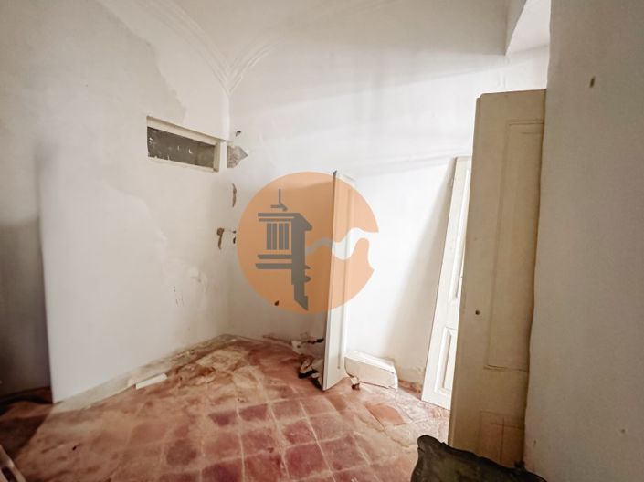 Image No.7-4 Bed House for sale