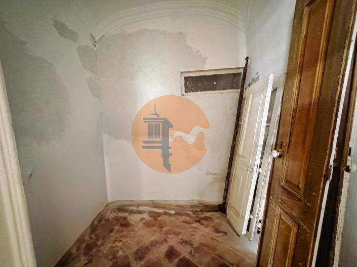 Image No.8-4 Bed House for sale