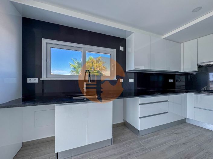 Image No.1-3 Bed Apartment for sale