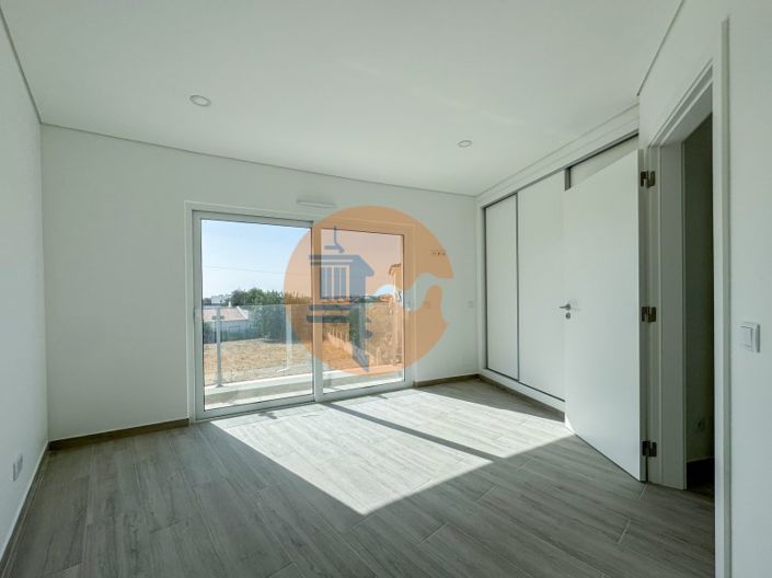 Image No.13-3 Bed Apartment for sale