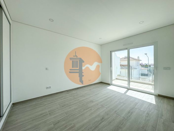 Image No.14-3 Bed Apartment for sale