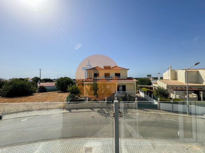 Image No.15-3 Bed Apartment for sale