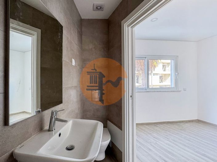 Image No.22-3 Bed Apartment for sale