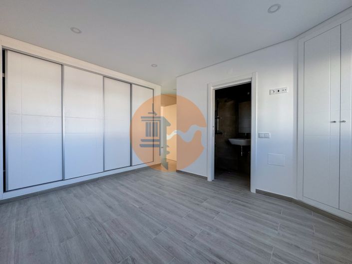 Image No.23-3 Bed Apartment for sale