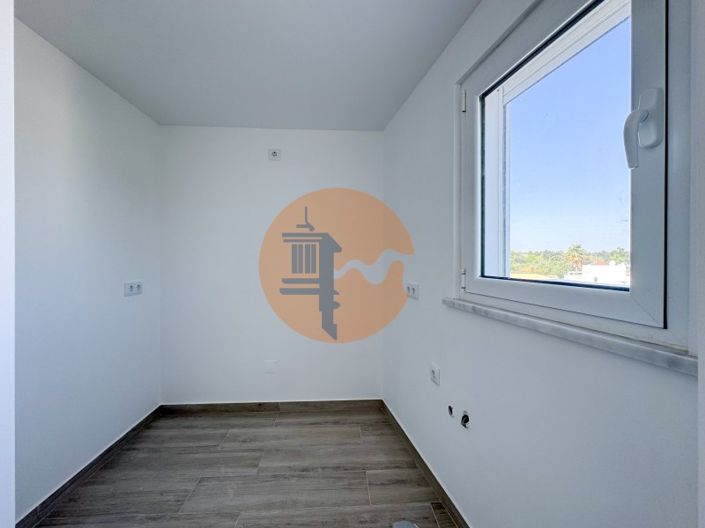 Image No.10-3 Bed Apartment for sale