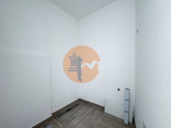 Image No.8-3 Bed Apartment for sale