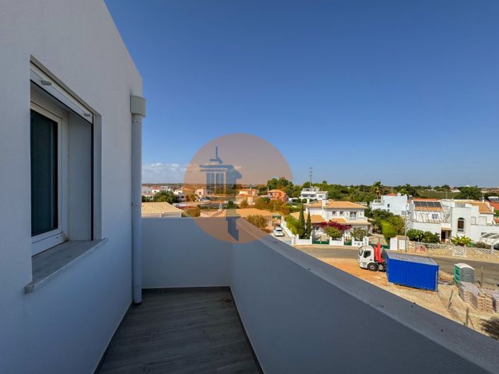 Image No.27-3 Bed Apartment for sale