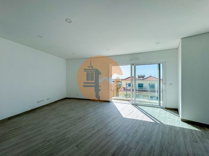 Image No.8-3 Bed Apartment for sale