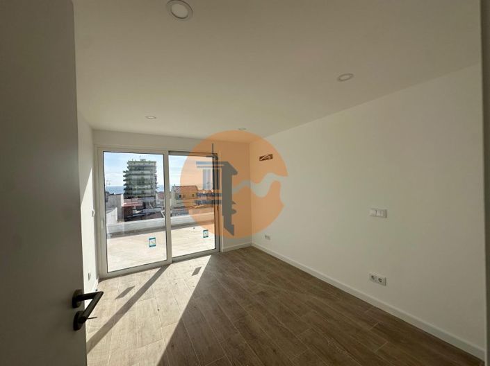 Image No.11-3 Bed Apartment for sale