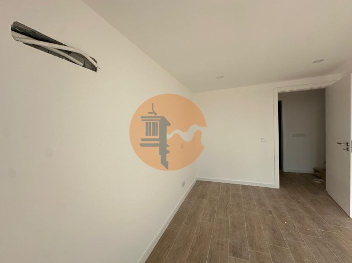 Image No.15-3 Bed Apartment for sale