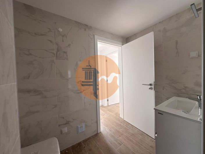 Image No.18-3 Bed Apartment for sale