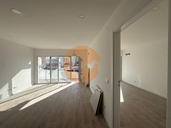 Image No.24-3 Bed Apartment for sale