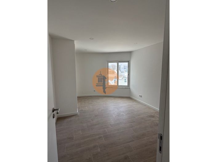 Image No.35-2 Bed Apartment for sale