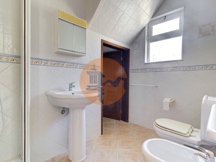 Image No.12-2 Bed House for sale