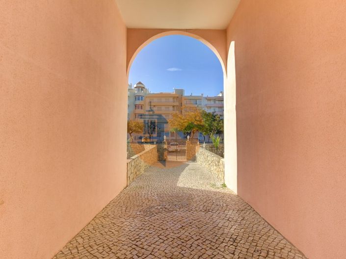 Image No.25-2 Bed Apartment for sale