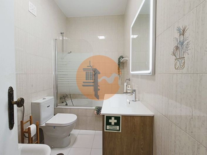 Image No.12-2 Bed House for sale