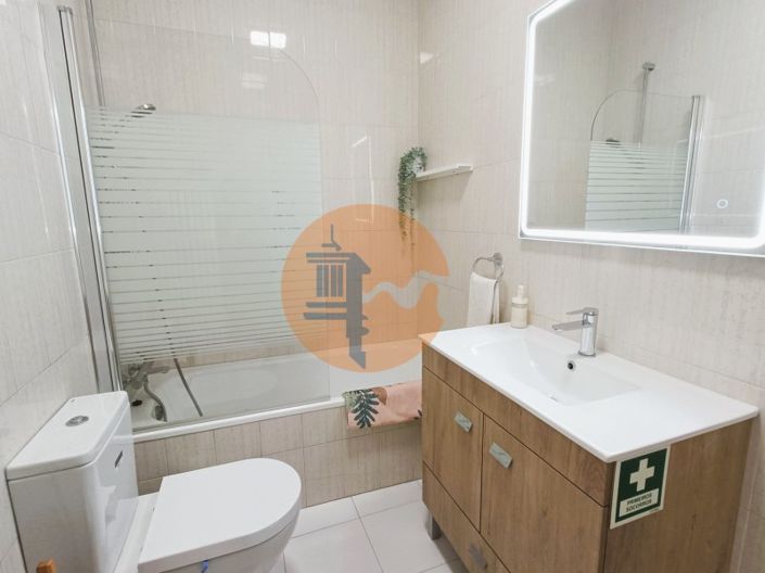 Image No.13-2 Bed House for sale