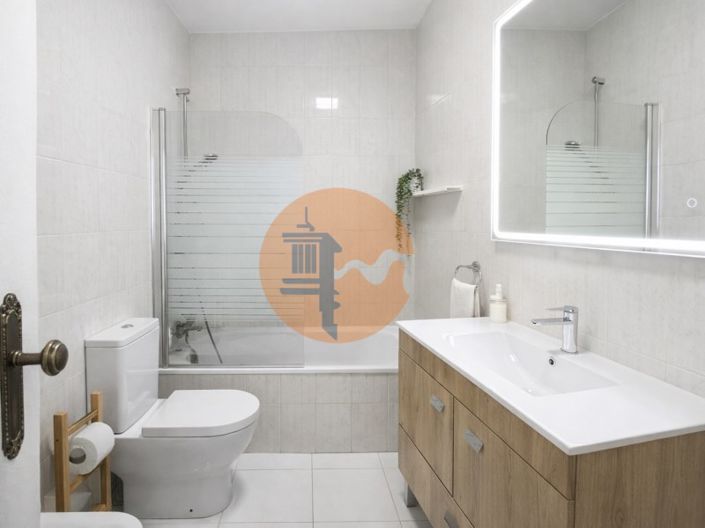 Image No.13-2 Bed House for sale