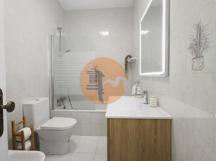 Image No.14-2 Bed House for sale