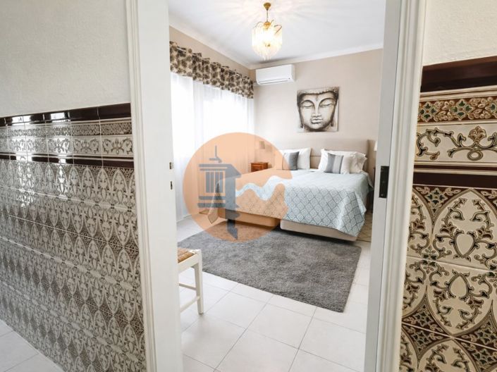 Image No.5-2 Bed House for sale