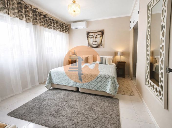 Image No.8-2 Bed House for sale