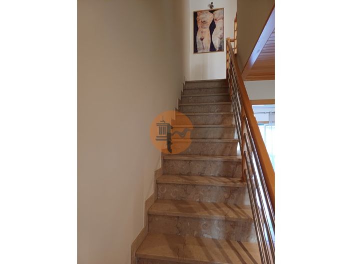 Image No.10-2 Bed House for sale