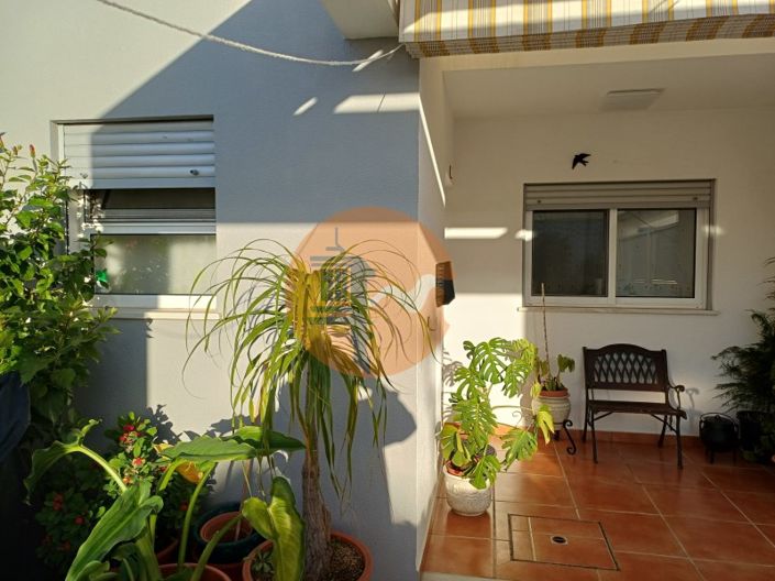 Image No.5-2 Bed House for sale