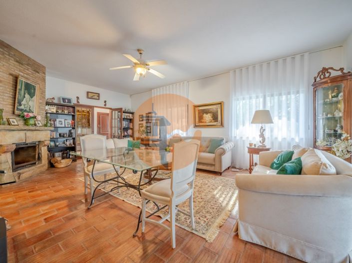 Image No.13-8 Bed House for sale