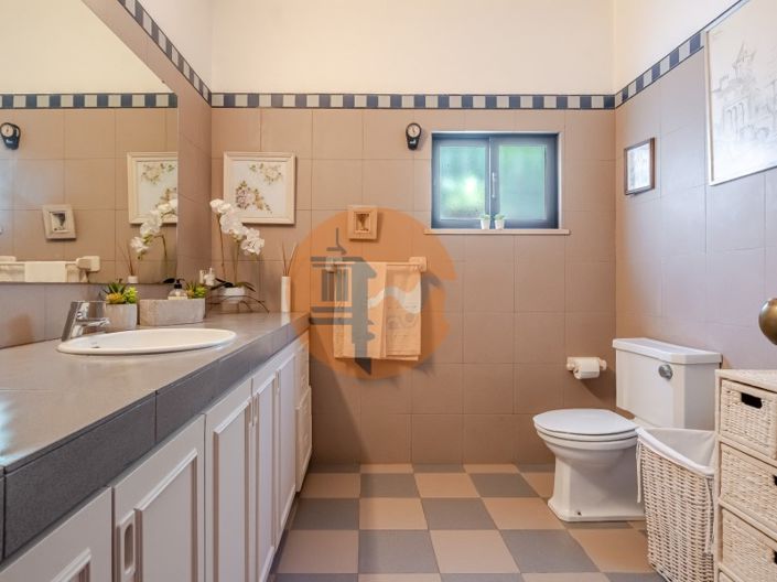 Image No.15-8 Bed House for sale