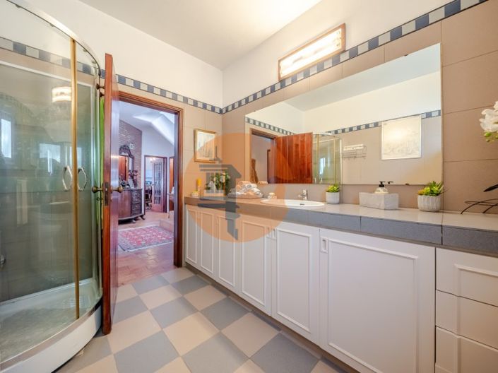 Image No.16-8 Bed House for sale