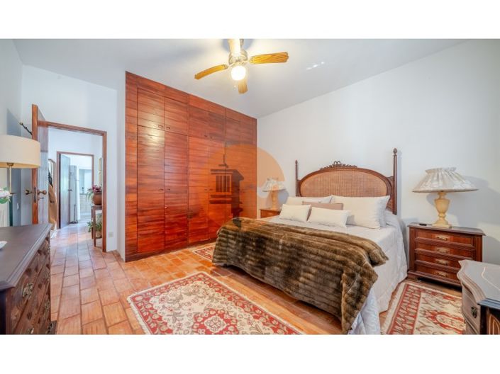 Image No.18-8 Bed House for sale