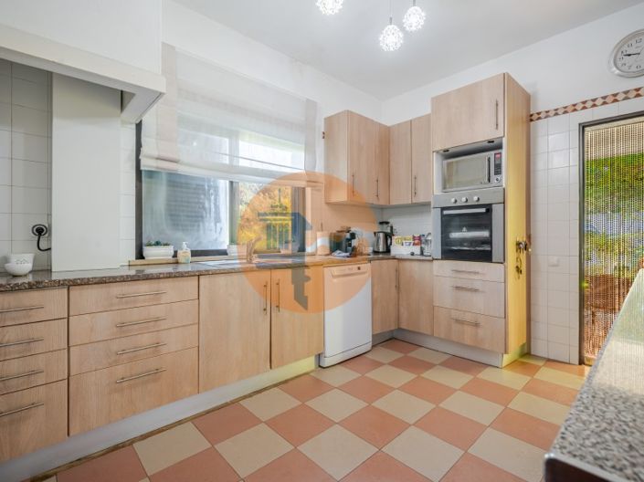 Image No.19-8 Bed House for sale