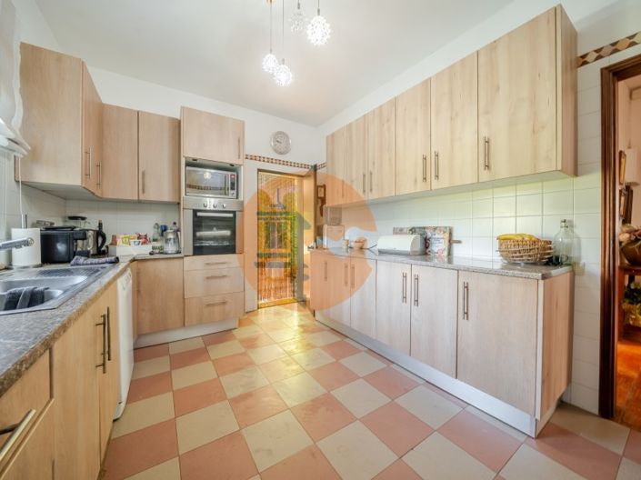 Image No.21-8 Bed House for sale