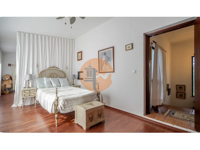 Image No.23-8 Bed House for sale