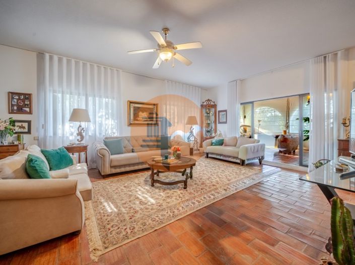 Image No.33-8 Bed House for sale