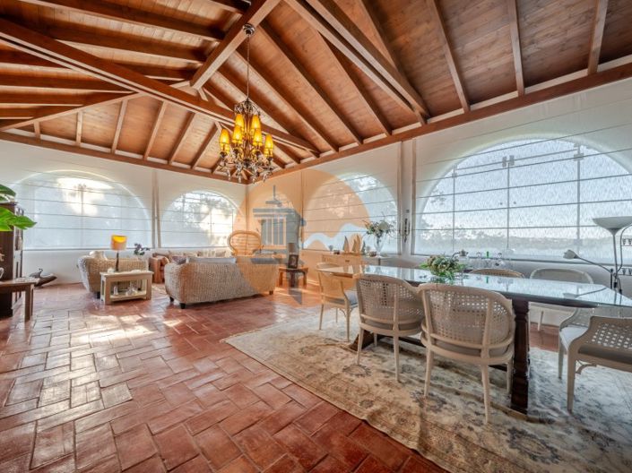 Image No.38-8 Bed House for sale