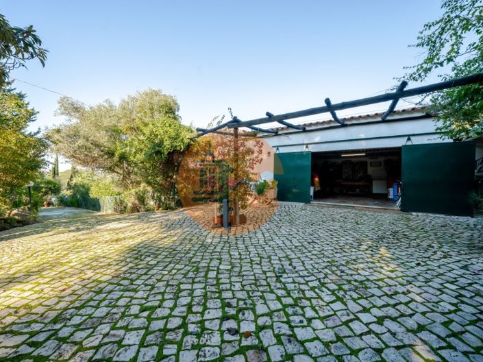 Image No.40-8 Bed House for sale