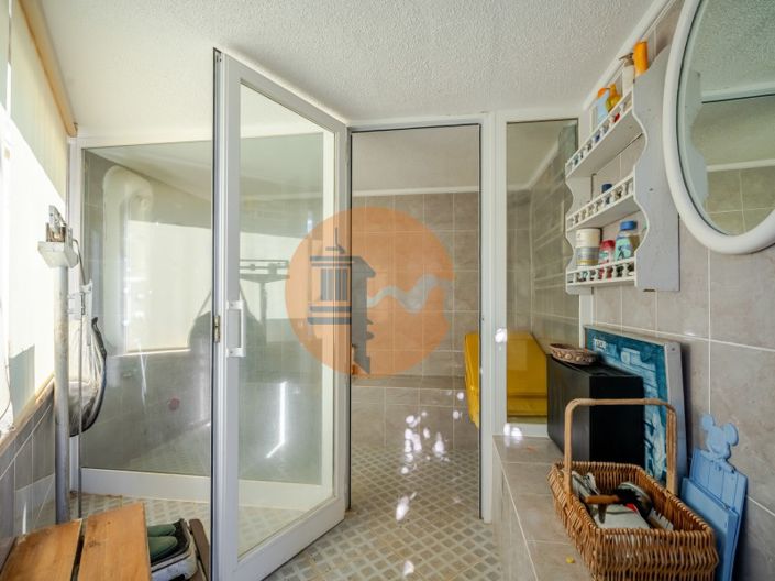 Image No.56-8 Bed House for sale