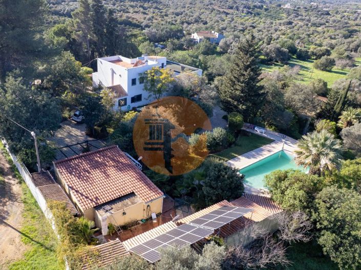 Image No.6-8 Bed House for sale